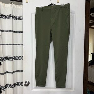 TIME AND TRU Cropped Jeggings in olive green, size XL (16-18)